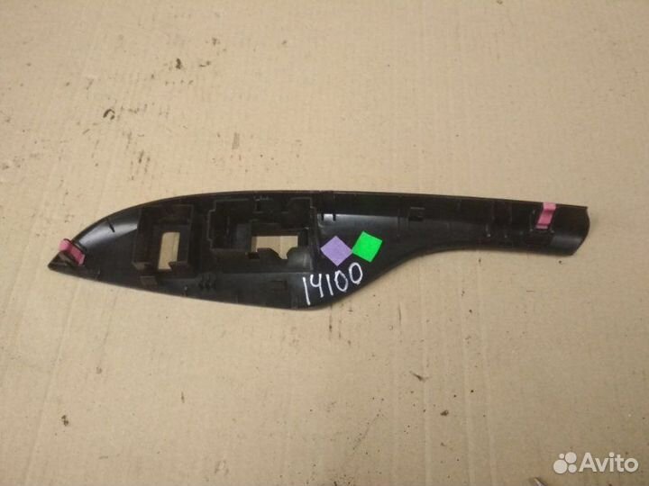 Накладка кнопки стеклоподъемника Toyota Sienna III