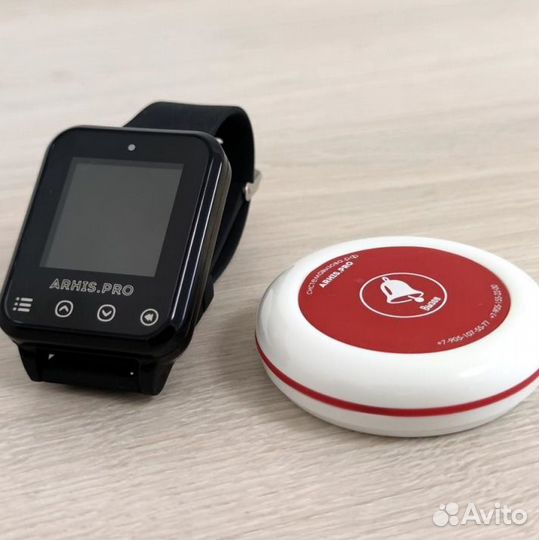 Кнопка вызова персонала и часы в салон красоты