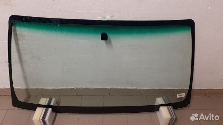 Стекло лобовое Toyota Hilux