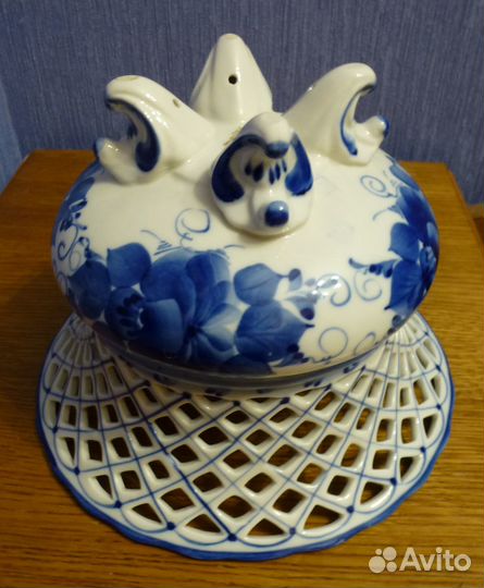 Гжель. Ваза для фруктов ажурная