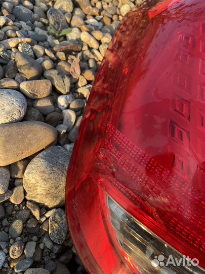 Фара задняя левая trana j31