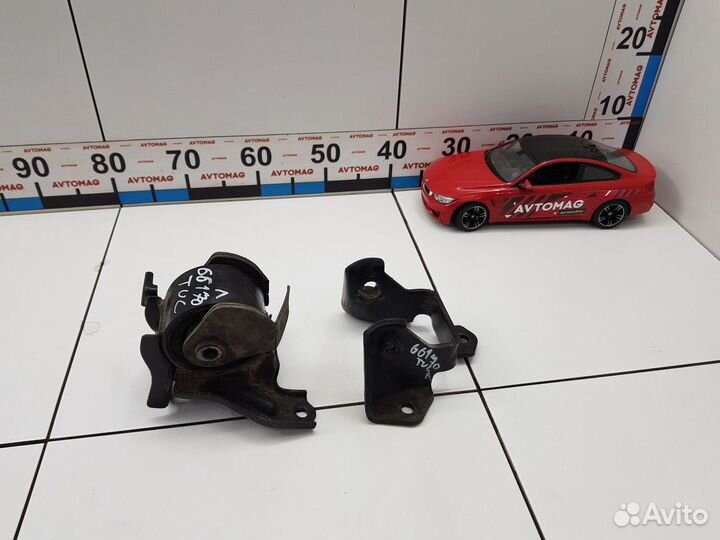 Опора двигателя левая с кронштейном 2.0