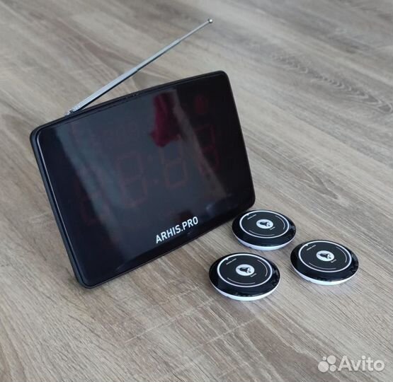 Кнопка вызова официанта в ресторан, кафе с табло