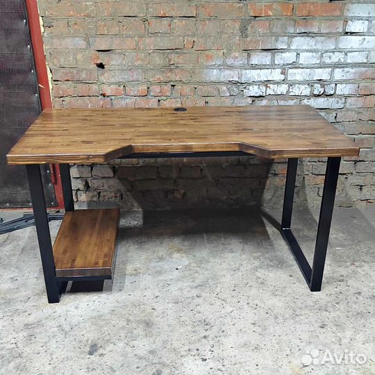 Компьютерный стол в стиле лофт