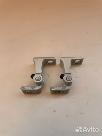 Петля двери передней VW Tiguan 2 2022