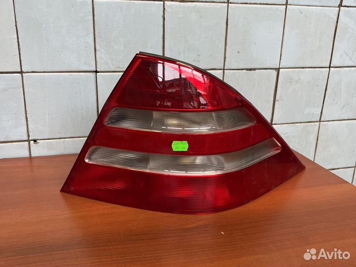 Фонарь задний правый Мерседес W220