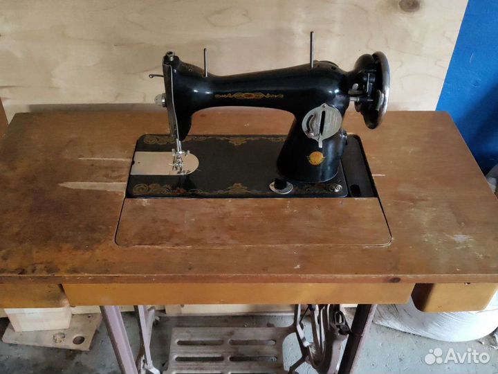Швейная машина Подольск с ножным приводом