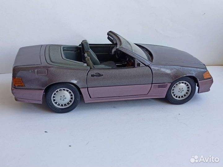 1:18 Maisto Mercedes SL