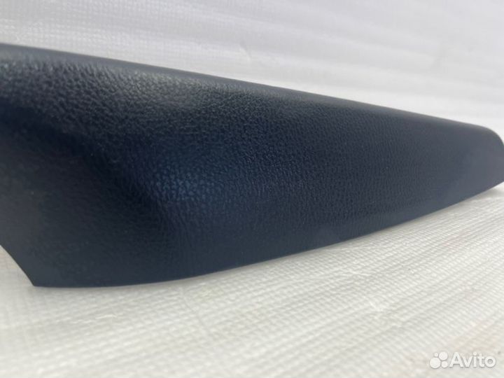 Подлокотник обшивки передний левый Toyota Camry