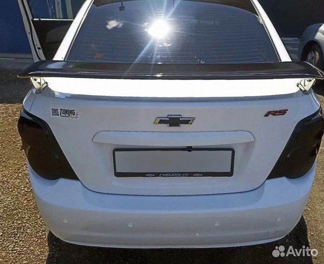 Спойлер универсальный на седан без сверления