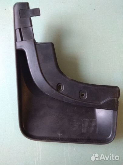 Брызговик заднии правый тигуан 5N0075101 передний