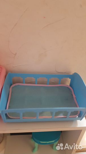 Детские игрушки: трельяж, ванна, кроватки 2шт
