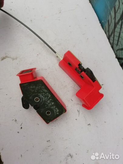 Замок спинки заднего сиденья правый Форд Фокус 1