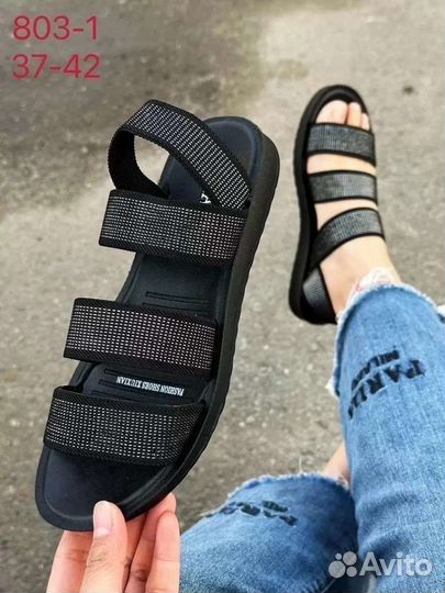 Сандалии новые