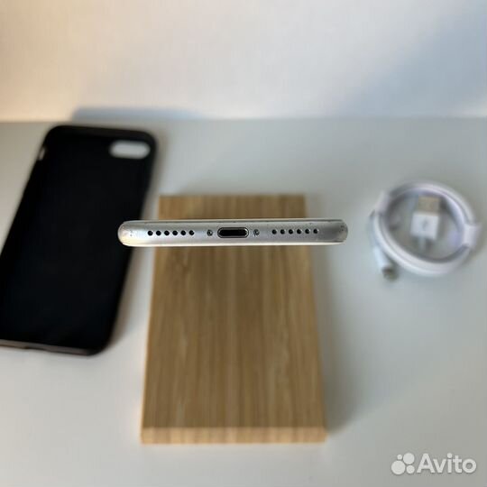 iPhone 8, 64 ГБ