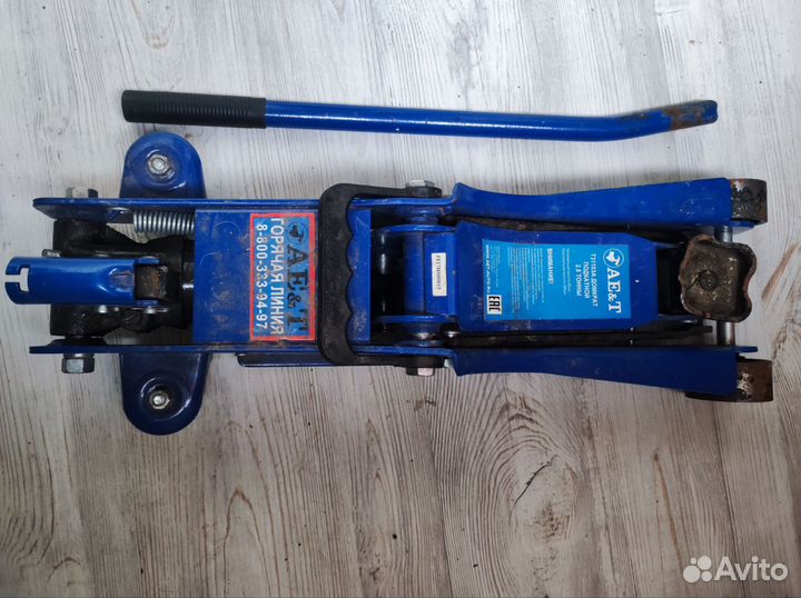 Домкрат подкатной 2,5 тонны Т31103А