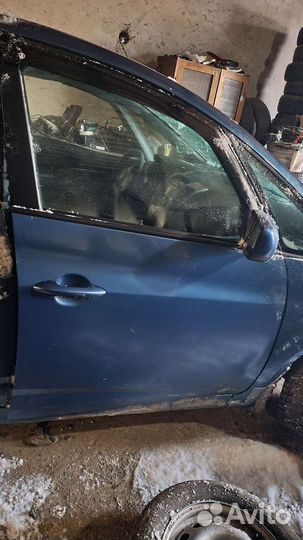 Дверь передняя правая kia venga
