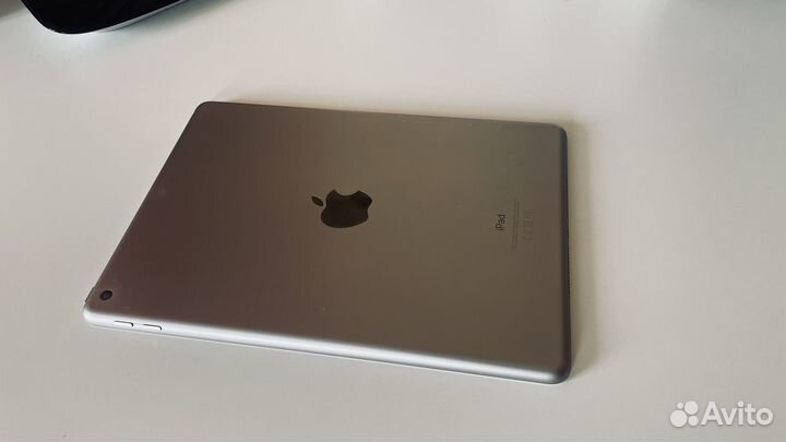 iPad 9,7 (2018) 32Гб Wi-Fi