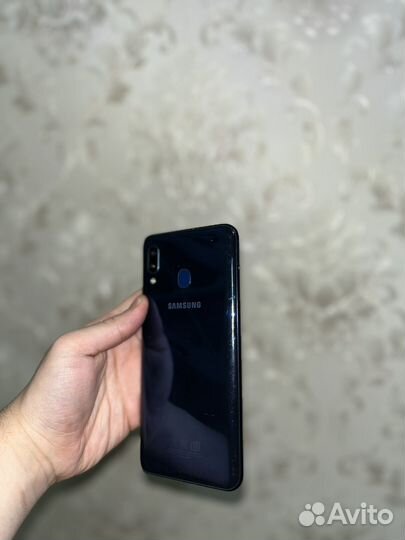 Samsung Galaxy A20, 3/32 ГБ