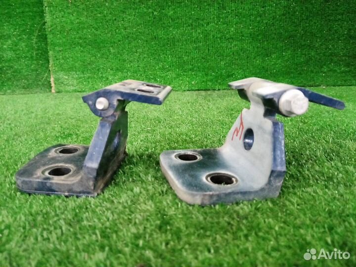 Петля двери передняя левая Bmw X3 E83 M54B30 (3.0)