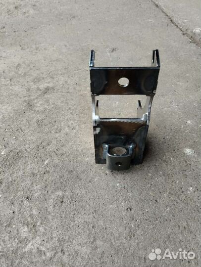 Кронштейн крепления двигателя задний иж планета