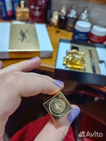 Yves Saint Laurent помада новая, красная