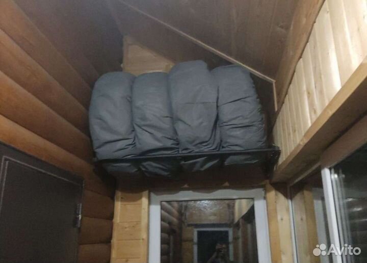 Кронштейн для хранения автомобильных колёс на стен