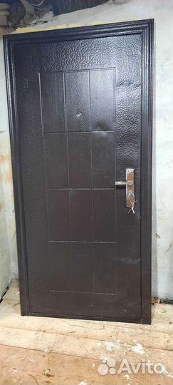 Железная входная дверь б у