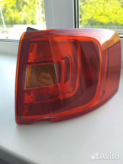 Задняя правая фара на джетту 6