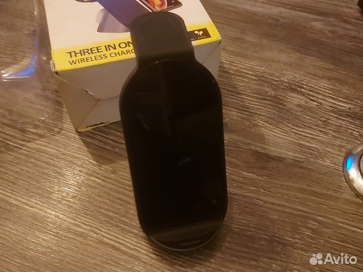 Беспроводная зарядка для iPhone, часов, наушников