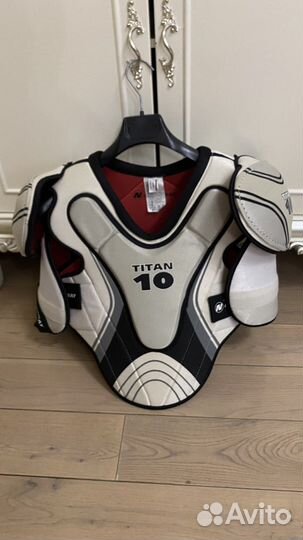 Вратарский нагрудник sr l и каска