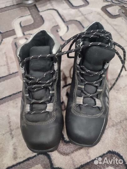 Лыжные ботинки