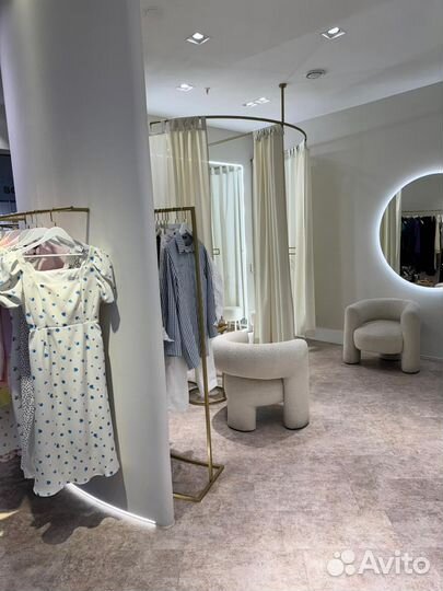 Продавец консультант-стилист в магазин одежды