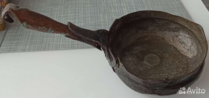Старинный медный ковш