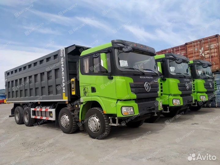 Водитель самосвала