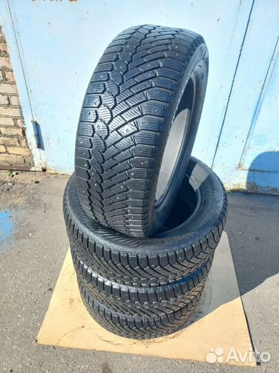 Gislaved Nord Frost 200 225/55 R17