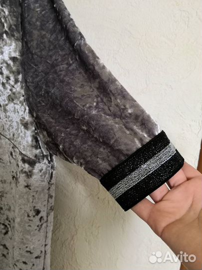 Платье молодежное серое бархат короткое