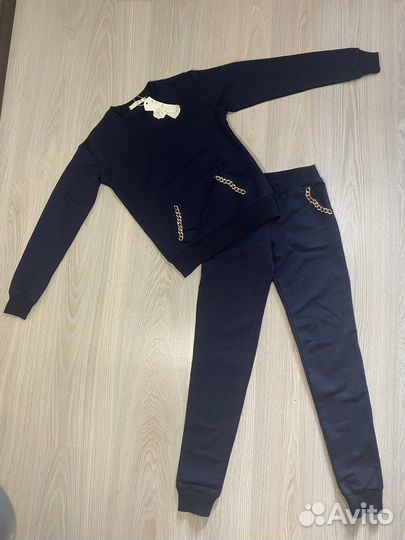 Спортивный костюм новый на девочку 12-15 лет