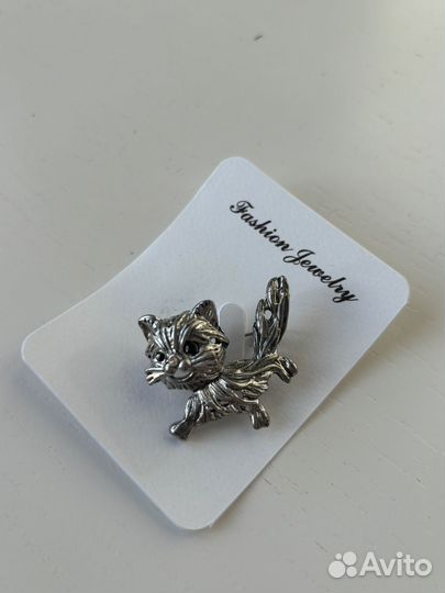 Брошка кошка