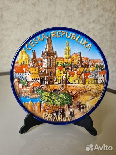 Тарелка рельефная Прага керамика