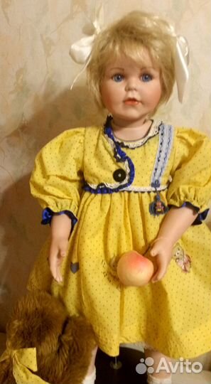 Продам коллекционную фарфоровую куклу