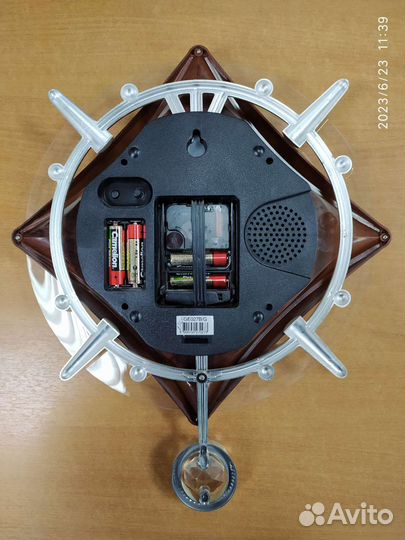 Часы с маятником