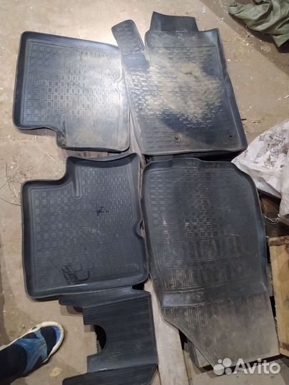 Автомобильные коврики резиновые