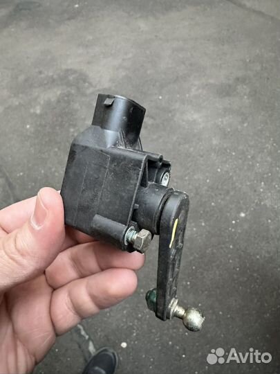 Датчик уровня кузова mercedes