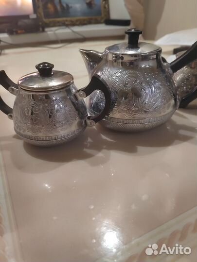 Заварочный чайник, сахарница, молочник