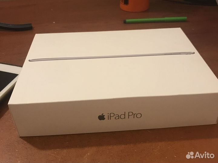 Apple iPad pro 9.7 inch celluar (sim)