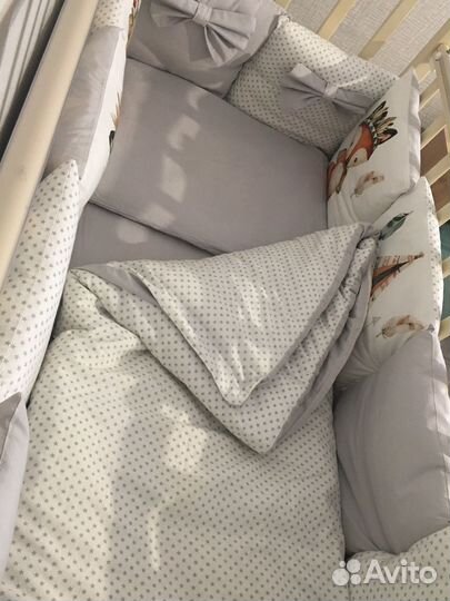 Детская кроватка с маятником