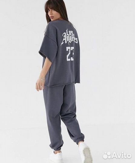 Женский спортивный костюм