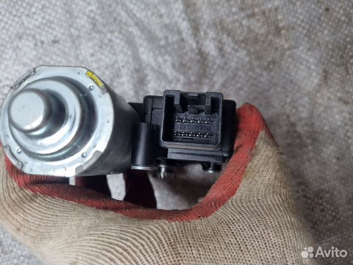 Мотор люка крыши левый Хендай Соната 6 YF