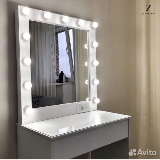 Туалетный столик визажиста с гримерным зеркалом дл